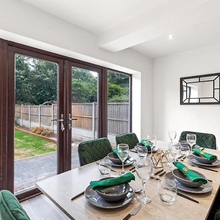 Walsall - 4 Bedroom House, Wi-Fi, Garden , Sleeps 8 - Jrr Stays Bescot Экстерьер фото