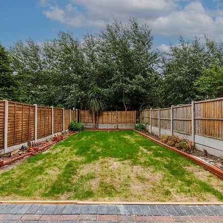 Walsall - 4 Bedroom House, Wi-Fi, Garden , Sleeps 8 - Jrr Stays Bescot Экстерьер фото