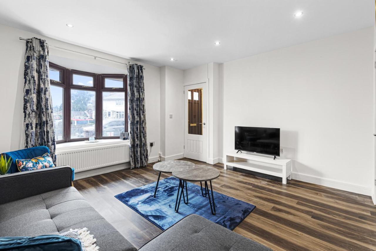 Walsall - 4 Bedroom House, Wi-Fi, Garden , Sleeps 8 - Jrr Stays Bescot Экстерьер фото