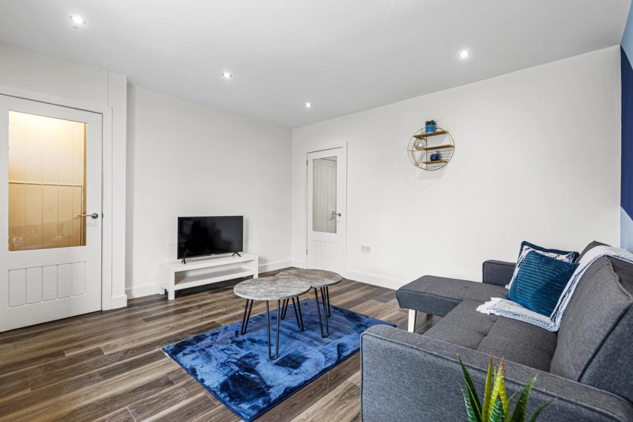 Walsall - 4 Bedroom House, Wi-Fi, Garden , Sleeps 8 - Jrr Stays Bescot Экстерьер фото