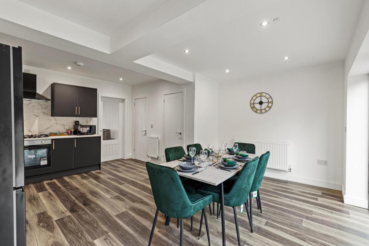 Walsall - 4 Bedroom House, Wi-Fi, Garden , Sleeps 8 - Jrr Stays Bescot Экстерьер фото