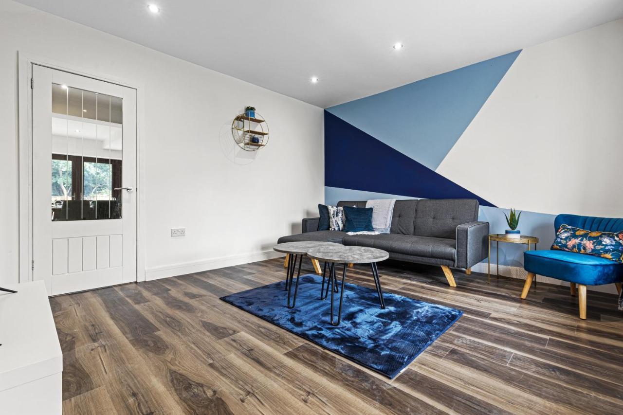 Walsall - 4 Bedroom House, Wi-Fi, Garden , Sleeps 8 - Jrr Stays Bescot Экстерьер фото